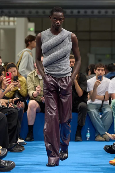 Look 12